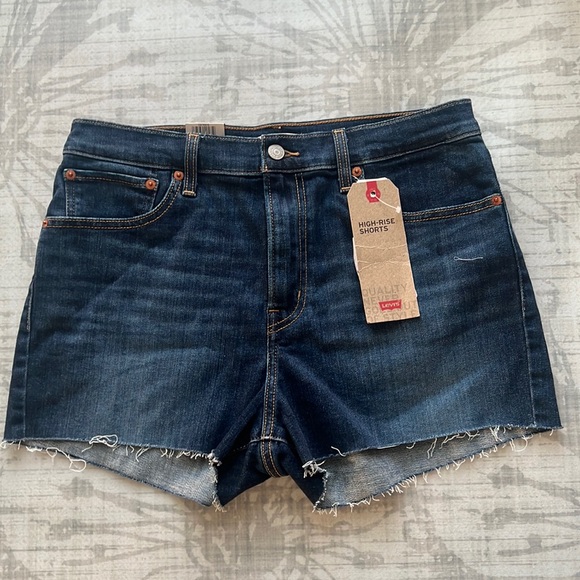 Levi’s HIGH RISE SLIM THROUGH HIP SHORTS 14 | W32 - Picture 5 of 13